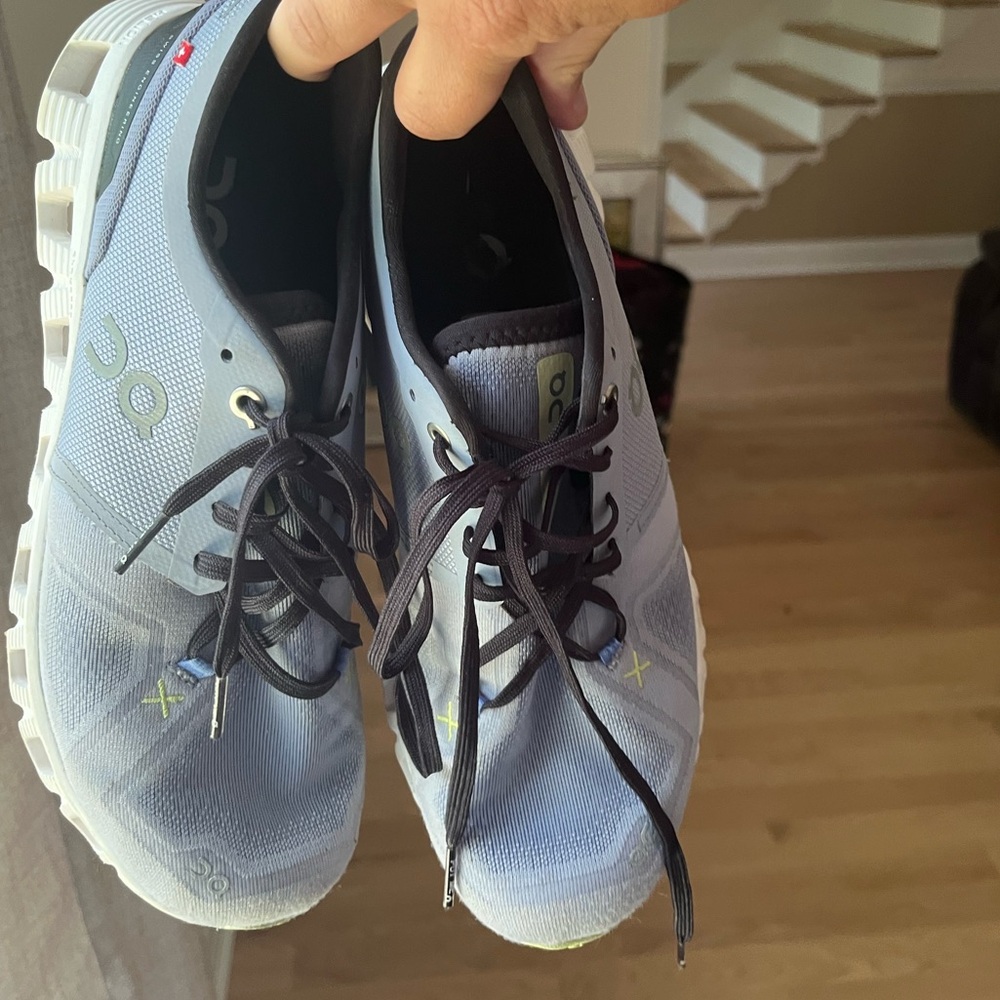 On cloud Running Women's Light Blue sneakers